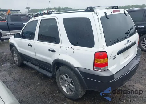 2005 Ford Escape Xlt z USA, uszkodzony, nr VIN 1FMCU03195KB11045